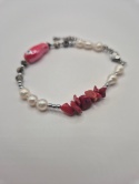Bransoletka 'czerwona rybka' z jasipsem dalmatyńskim, koralem i perłą