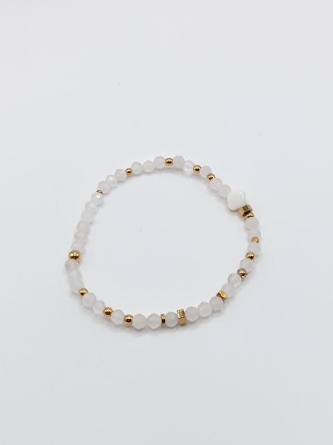 Bransoletka z kwarcu różowego z perłą w kształcie koniczynki