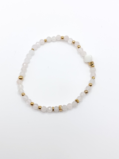 Bransoletka z kwarcu różowego z perłą w kształcie koniczynki