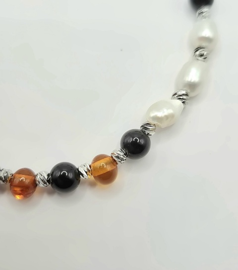 Bransoletka 'morska ochrona' z pereł, bursztynu i czarnego turmalinu