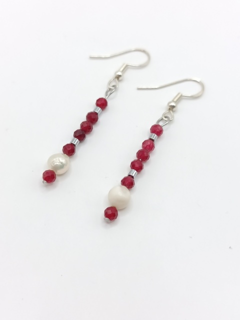 Kolczyki słupki z rubinów i pereł