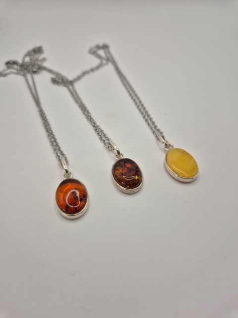 Medalion bursztynowy
