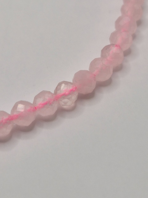 Naszyjnik z kwarcu różowego na różowym sznurze