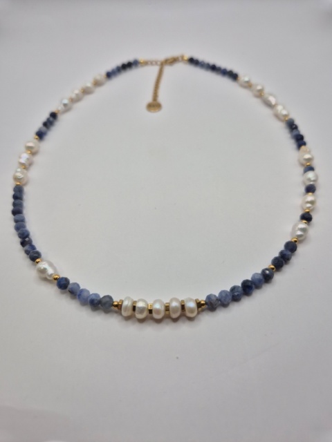 Naszyjnik z sodalitu i pereł