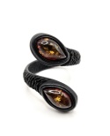 Pierścionek skórzany "wężyk" z dwoma ciemnymi bursztynami