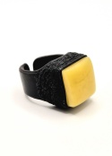 Skórzany Pierścionek z Bursztynem w kształcie kwadratu