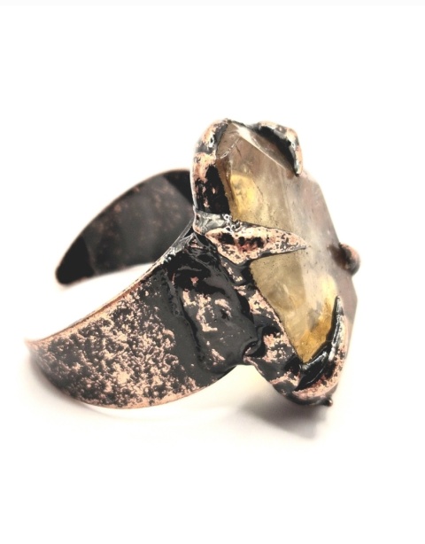 Mocny pierścionek z cytrynu i miedzi