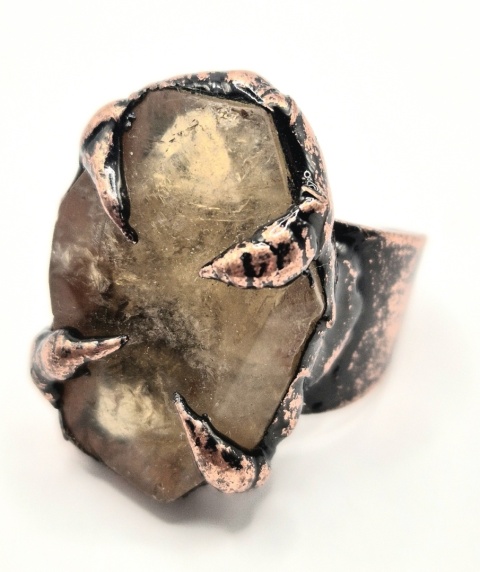 Mocny pierścionek z cytrynu i miedzi