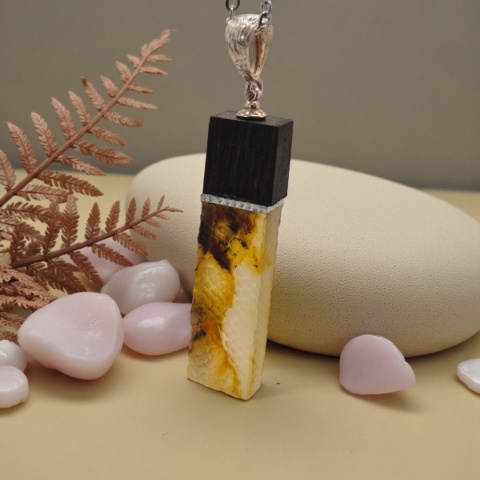 Zawieszka bursztyn i czarny dąb (łańuszek gratis)