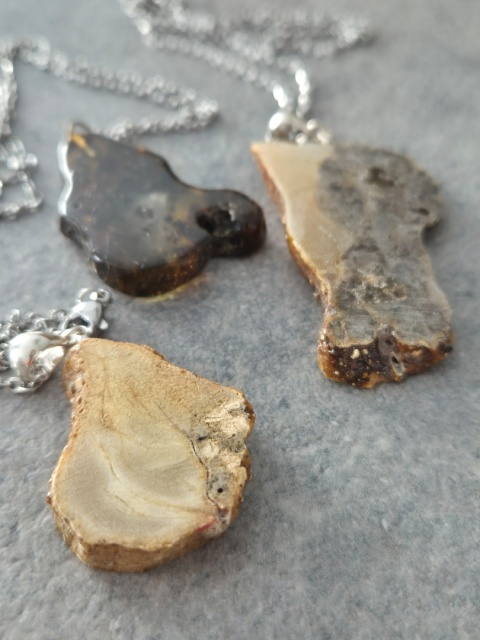 Zawieszka plaster bursztynu ciemna