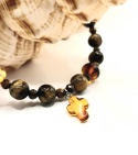 Bransoletka z tygrysiego oka z bursztynowym krzyżem
