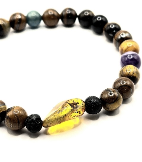 Bransoletka z tygrysiego oka z dodatkiem bursztynu, lapisu lazuli, ametystu, czarnego turmalinu, apatytu i lawy wulkanicznej