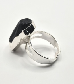 Efektowny pierścionek z naturalnym czarnym turmalinem