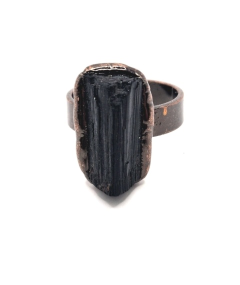 Rockowy pierścionek z czarnym turmalinem
