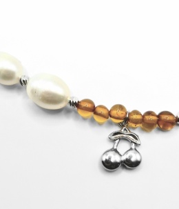 Naszyjnik łączony łańcuch i kamienie. Perła, rodonit, burszyn, jaspis dalmatyński