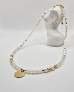 Delikatny naszyjnik z naturalnych pereł i kamienia księżycowego