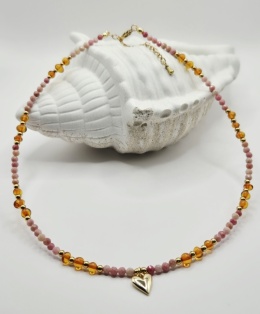 Romantyczny naszyjnik z rodonitu i bursztynu ze złotym serduszkiem