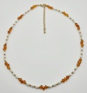 Delikatny naszyjnik z naturalnych pereł (ok. 3 mm) i miodowego bursztynu (ok. 4 mm)